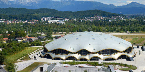 Arena Stožice – osrednja športna dvorana v Ljubljani Pogled na Areno Stožice v Ljubljani